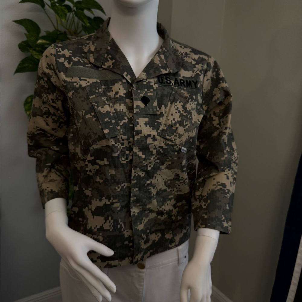 US Army Camouflage Jacket with E4 rank kids size M